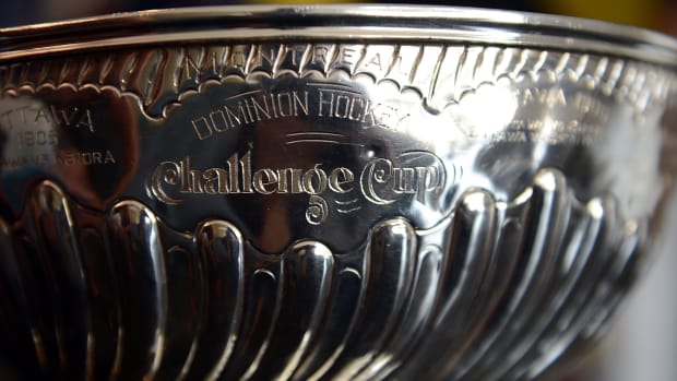 stanley-cup-trophy-2015.jpg
